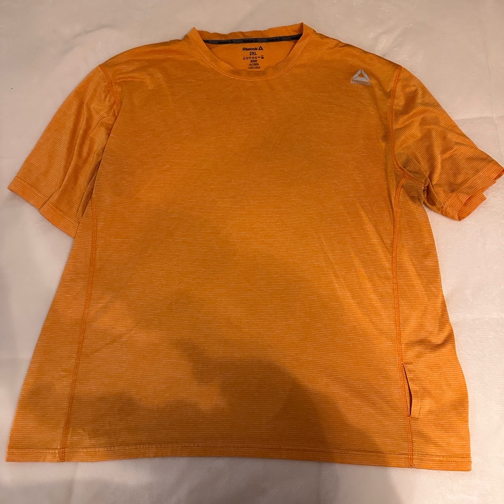 Reebok Short Sleeved T Shirt Size XXLarge Barely Worn Smoke-Free Home